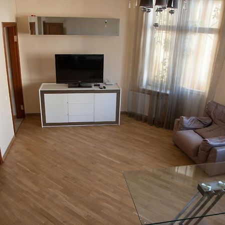 קייב Two Bedroom Apartment With Balcony מראה חיצוני תמונה