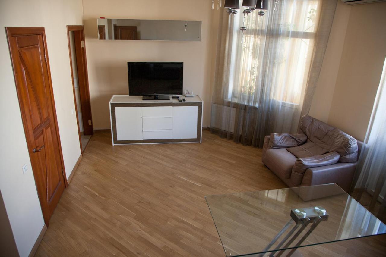 קייב Two Bedroom Apartment With Balcony מראה חיצוני תמונה