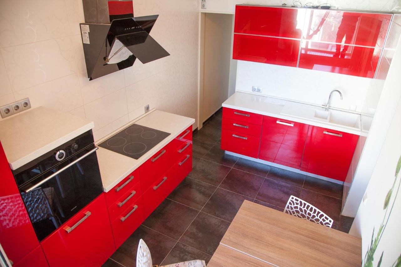 קייב Two Bedroom Apartment With Balcony מראה חיצוני תמונה