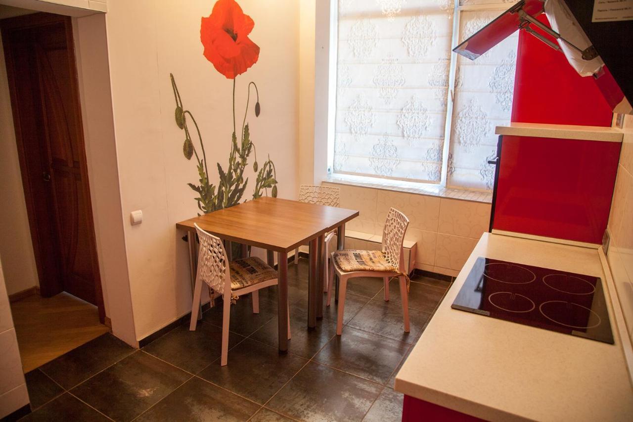 קייב Two Bedroom Apartment With Balcony מראה חיצוני תמונה