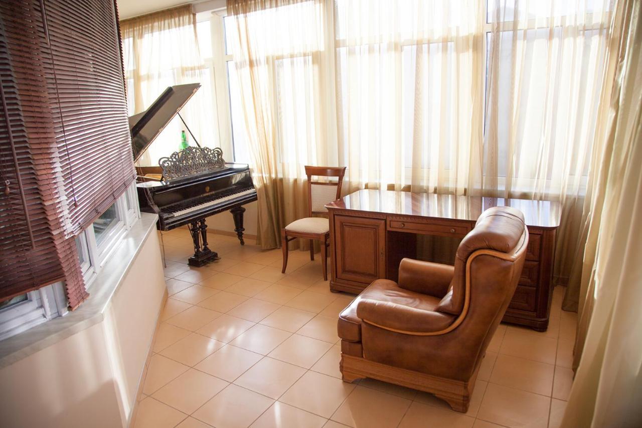 קייב Two Bedroom Apartment With Balcony מראה חיצוני תמונה